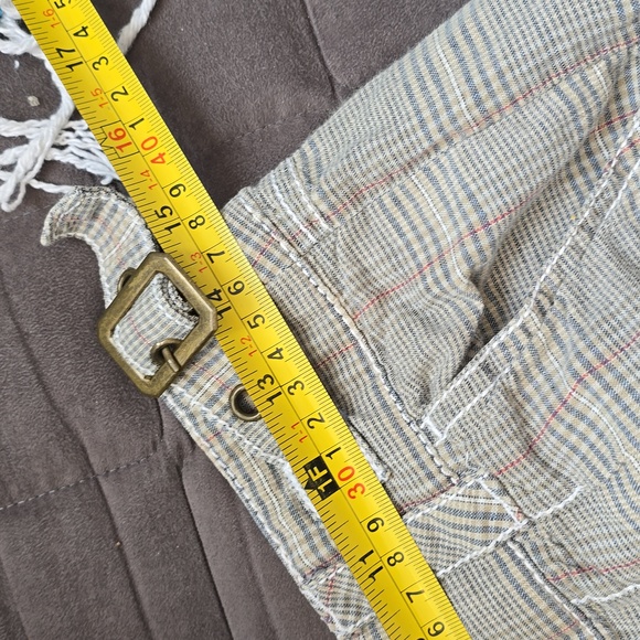 (24) Plaid Guess Shorts - Picture 6 of 7